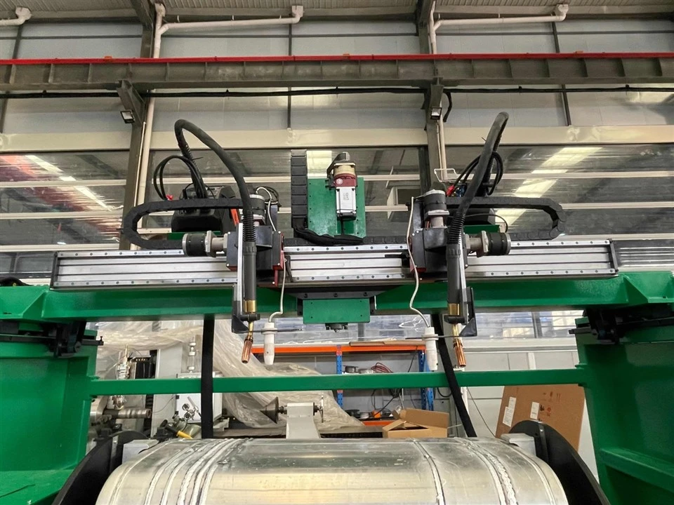 Auto MIG Aluminum Fuel Tank Welding Machine price